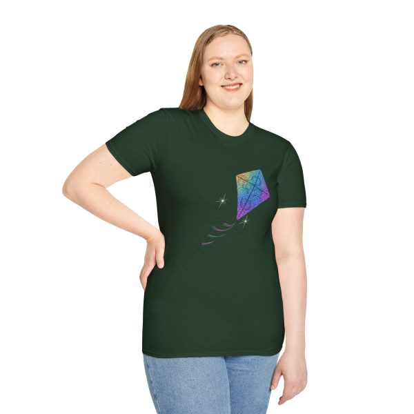 Tshirt Drapeau LGBT cerf-volant coloré volant dans la nuit design symbolique pour célébrer la liberté et la fierté LGBTQ+ shirt t-shirt - Image 77