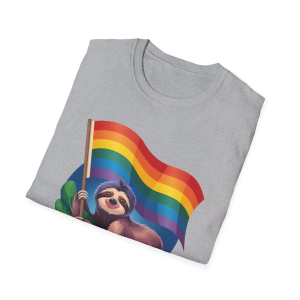 Tshirt Drapeau LGBT paresseux tenant un drapeau arc-en-ciel design amusant et mignon pour sensibilisation et inclusion LGBTQ+ shirt t-shirt - Image 28