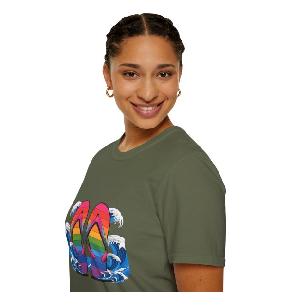 Tshirt LGBT+ tongs flottant dans l'eau design coloré et décontracté pour célébrer la fierté LGBTQ+ et l'amour universel shirt t-shirt - Image 69