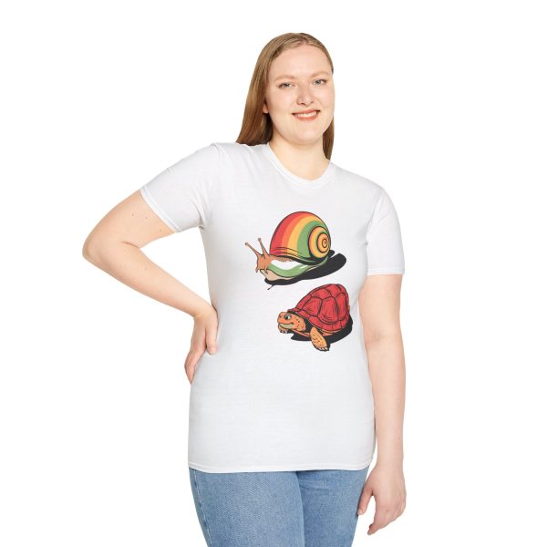 Tshirt Drapeau LGBT escargot et tortue sur fond noir design amusant pour sensibilisation et soutien à la diversité LGBTQ+ shirt t-shirt - Image 17