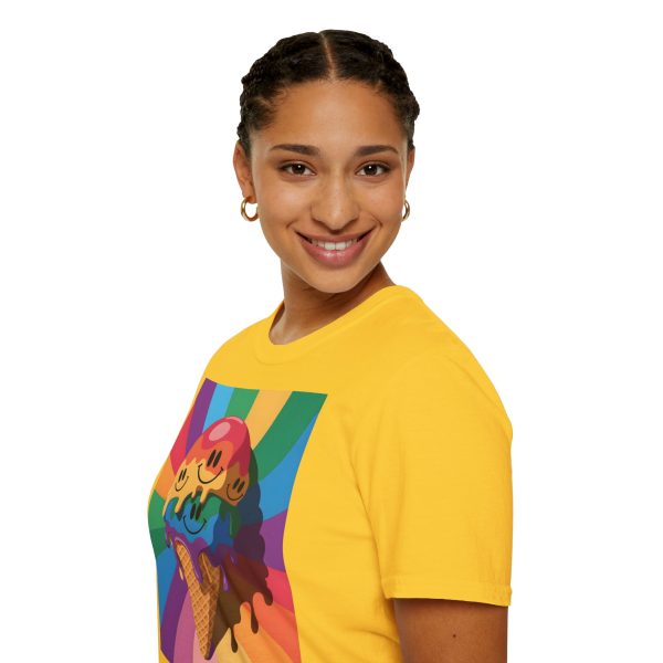 Tshirt Drapeau LGBT trois cônes de glace avec garnitures différentes design amusant et coloré pour célébrer la diversité LGBTQ+ t-shirt - Image 57