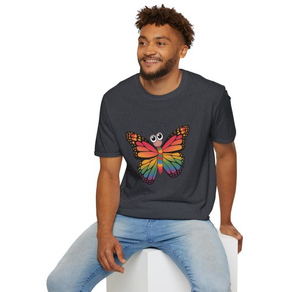 Tshirt LGBTQ+ papillon coloré avec grands yeux sur fond noir design vibrant et amusant pour célébrer la diversité LGBTQ+ shirt t-shirt - Image 12