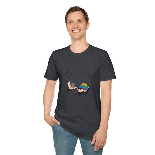 Tshirt LGBTQ+ deux escargots superposés design amusant pour célébrer la fierté et l'inclusion dans la communauté LGBT+ shirt t-shirt - Image 7