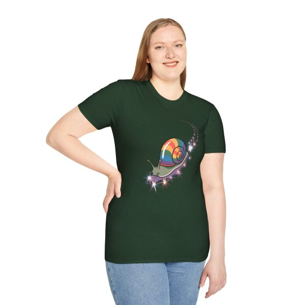 Tshirt LGBT+ escargot avec coquille colorée sur son dos design original et mignon pour célébrer la diversité et fierté LGBTQ+ shirt t-shirt - Image 77