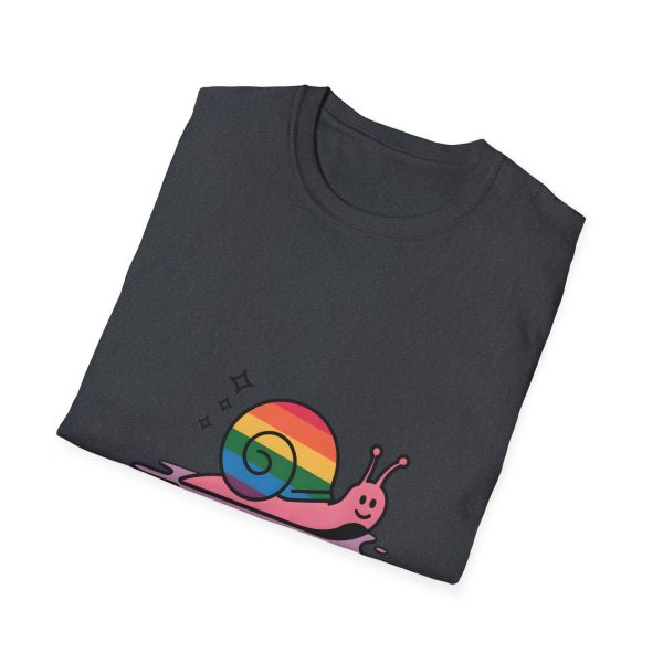 Tshirt Drapeau LGBT escargot avec coquille arc-en-ciel design amusant et coloré pour sensibilisation LGBTQ+ et fierté shirt t-shirt - Image 4