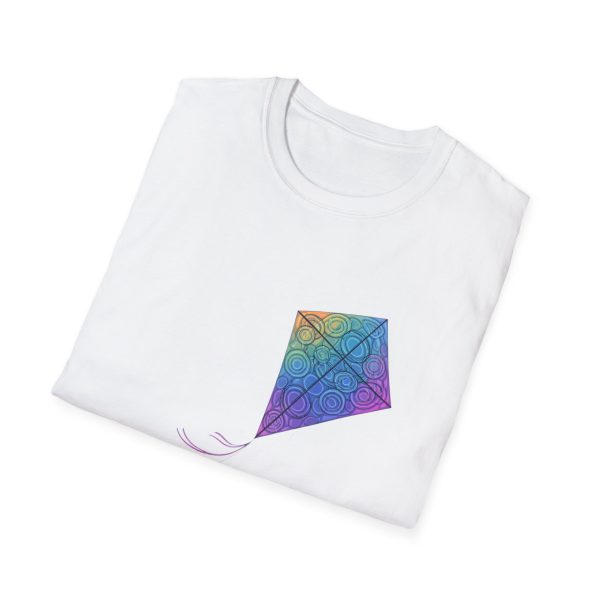 Tshirt Drapeau LGBT cerf-volant coloré volant dans la nuit design symbolique pour célébrer la liberté et la fierté LGBTQ+ shirt t-shirt - Image 16