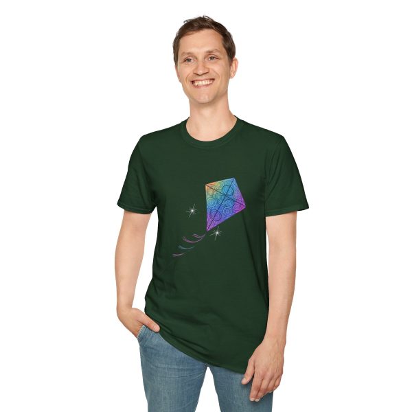 Tshirt Drapeau LGBT cerf-volant coloré volant dans la nuit design symbolique pour célébrer la liberté et la fierté LGBTQ+ shirt t-shirt - Image 79