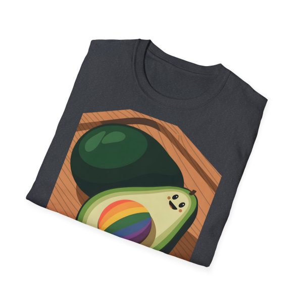 Tshirt Drapeau LGBT avocat sur planche à découper avec arc-en-ciel design original et coloré pour soutien à la communauté LGBTQ+ t-shirt - Image 4