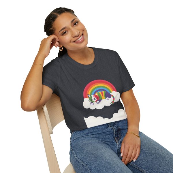 Tshirt LGBTQ+ chat dormant sur un nuage avec arc-en-ciel en arrière-plan design mignon et apaisant pour fierté LGBTQ+ shirt t-shirt - Image 10