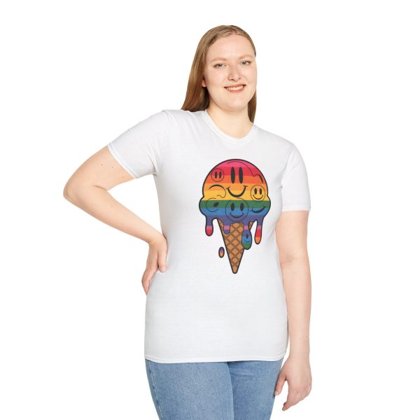 Tshirt LGBT+ cônes de glace avec visages souriants design amusant et mignon pour sensibilisation à la diversité et inclusion LGBTQ+ t-shirt - Image 17