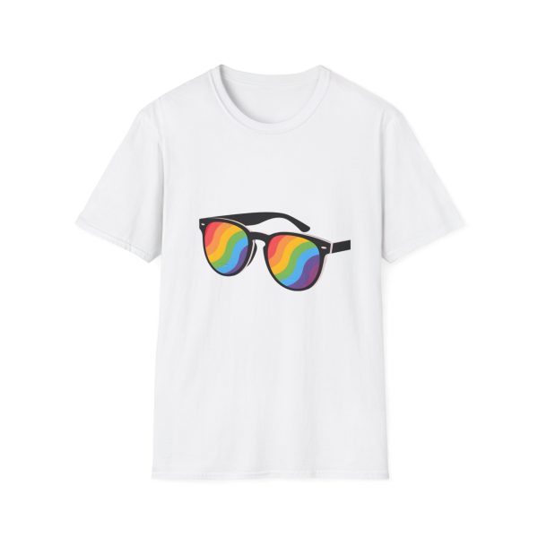 Tshirt LGBT+ lunettes de soleil arc-en-ciel sur fond noir design éclatant pour célébrer la fierté et diversité LGBTQ+ shirt t-shirt - Image 13