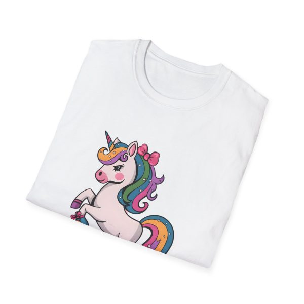 Tshirt Drapeau LGBT licorne sur un skateboard sur fond noir design vibrant et stylé pour sensibilisation à la diversité LGBTQ+ shirt t-shirt - Image 16