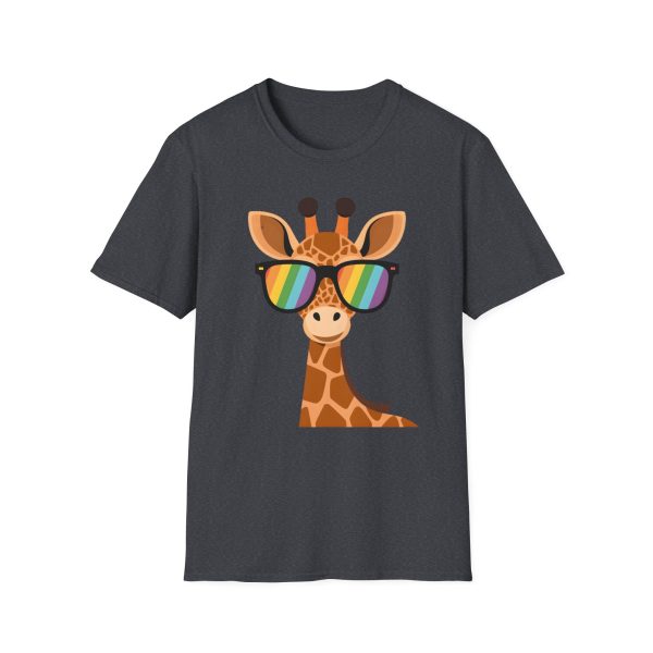 Tshirt LGBT+ girafe avec lunettes de soleil et rayure arc-en-ciel design humoristique et stylé pour fierté et soutien LGBTQ+ shirt t-shirt