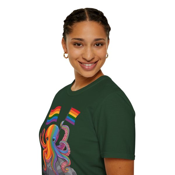 Tshirt LGBTQ+ pieuvre tenant un drapeau arc-en-ciel sur un rocher design vibrant et stylé pour sensibilisation et inclusion LGBTQ+ t-shirt - Image 81