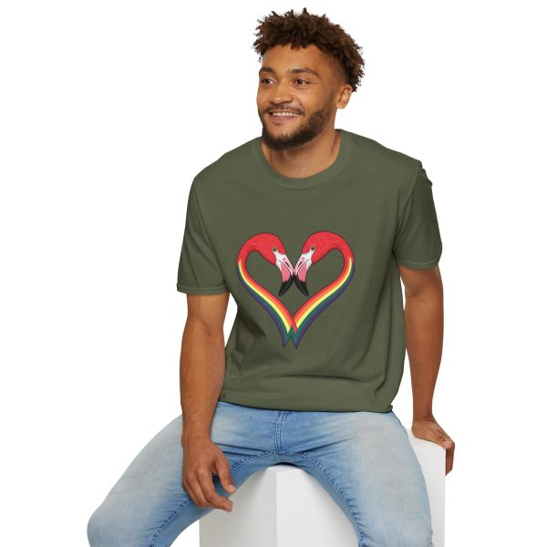 Tshirt LGBT+ flamants roses formant un coeur design symbolique pour célébration de l'amour et fierté LGBTQ+ et diversité shirt t-shirt - Image 72