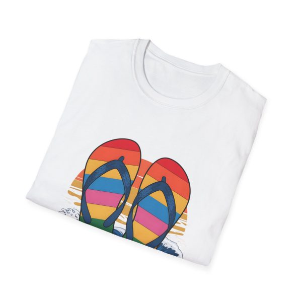 Tshirt LGBTQ+ tongs sur la plage design décontracté et estival pour célébrer la fierté et la diversité LGBTQ+ shirt t-shirt - Image 16