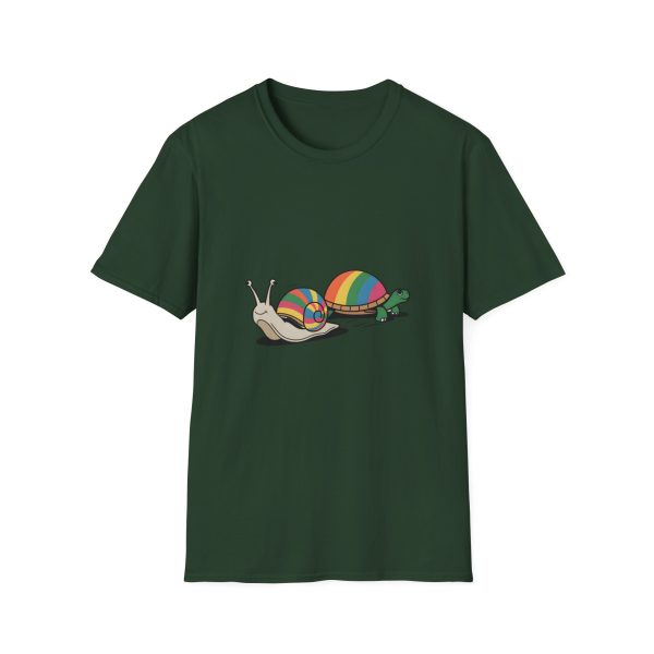 Tshirt LGBT+ deux escargots assis l'un à côté de l'autre design mignon et coloré pour célébrer l'amour et la diversité LGBTQ+ shirt t-shirt - Image 73