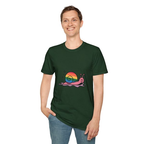 Tshirt Drapeau LGBT escargot avec coquille arc-en-ciel design amusant et coloré pour sensibilisation LGBTQ+ et fierté shirt t-shirt - Image 79