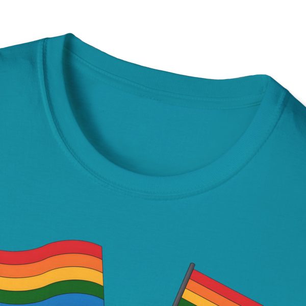 Tshirt LGBTQ+ pieuvre tenant un drapeau arc-en-ciel sur un rocher design vibrant et stylé pour sensibilisation et inclusion LGBTQ+ t-shirt - Image 99