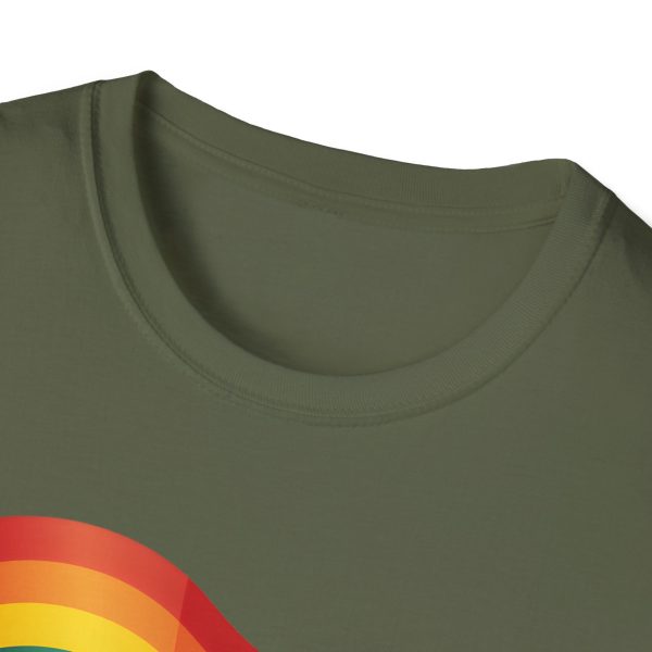 Tshirt Drapeau LGBT paresseux tenant un drapeau arc-en-ciel design amusant et mignon pour sensibilisation et inclusion LGBTQ+ shirt t-shirt - Image 63