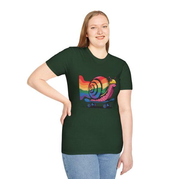 Tshirt LGBTQ+ escargot en skateboard avec fond arc-en-ciel design ludique et vibrant pour célébrer la fierté et inclusion LGBTQ+ t-shirt - Image 77