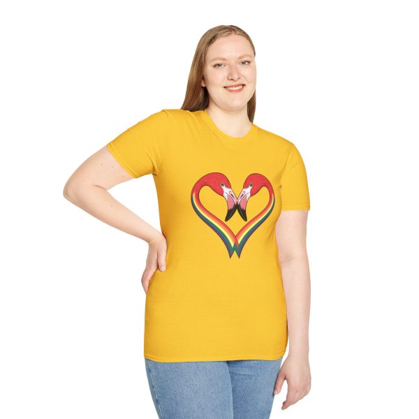 Tshirt LGBT+ flamants roses formant un coeur design symbolique pour célébration de l'amour et fierté LGBTQ+ et diversité shirt t-shirt - Image 53