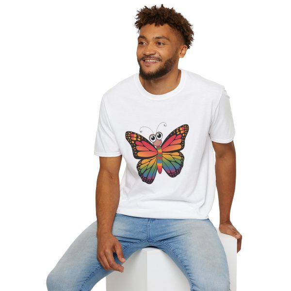 Tshirt LGBTQ+ papillon coloré avec grands yeux sur fond noir design vibrant et amusant pour célébrer la diversité LGBTQ+ shirt t-shirt - Image 24