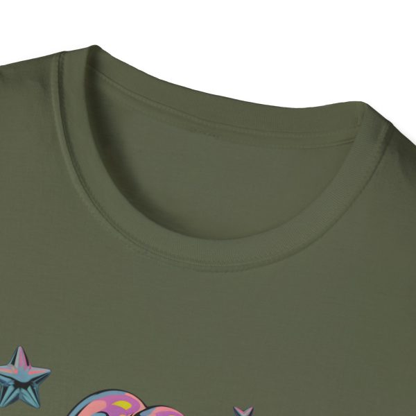 Tshirt Drapeau LGBT ballon en forme de chien avec des étoiles en arrière-plan design amusant et coloré pour célébrer la fierté t-shirt - Image 63