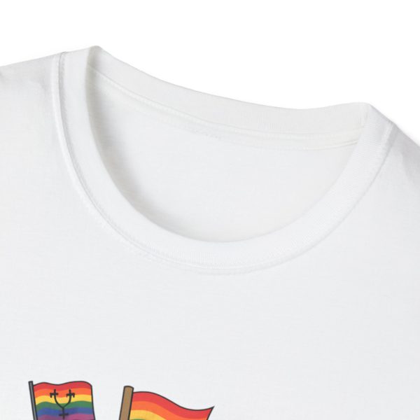 Tshirt Drapeau LGBT pieuvre tenant un drapeau arc-en-ciel et d'autres drapeaux design coloré et amusant pour célébrer LGBTQ+ shirt t-shirt - Image 15