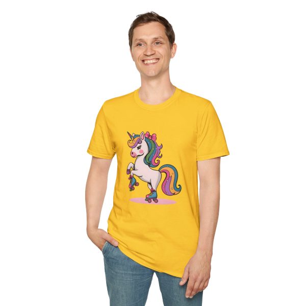 Tshirt Drapeau LGBT licorne sur un skateboard sur fond noir design vibrant et stylé pour sensibilisation à la diversité LGBTQ+ shirt t-shirt - Image 55