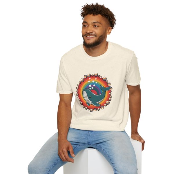 Tshirt LGBT+ baleine avec un arc-en-ciel en arrière-plan design magique et coloré pour sensibilisation et inclusion LGBTQ+ shirt t-shirt - Image 48