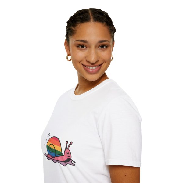 Tshirt Drapeau LGBT escargot avec coquille arc-en-ciel design amusant et coloré pour sensibilisation LGBTQ+ et fierté shirt t-shirt - Image 21