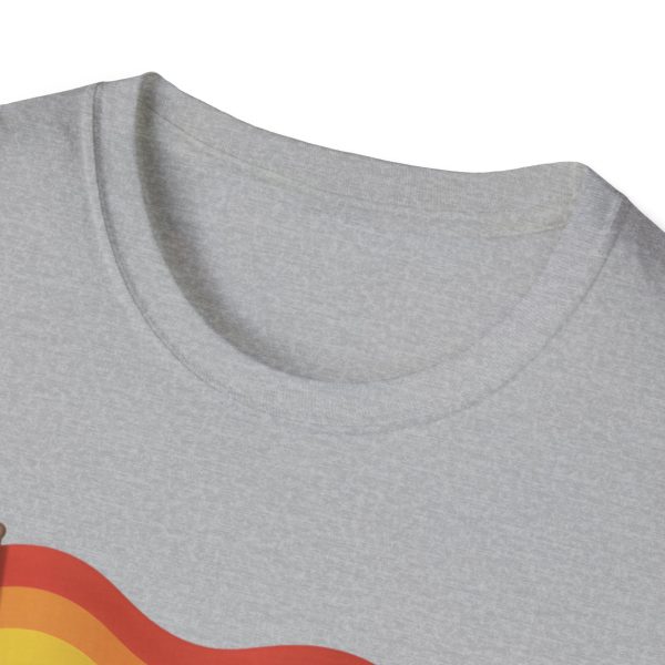 Tshirt Drapeau LGBT paresseux tenant un drapeau arc-en-ciel sur une branche design amusant et coloré pour sensibilisation LGBTQ+ t-shirt - Image 27