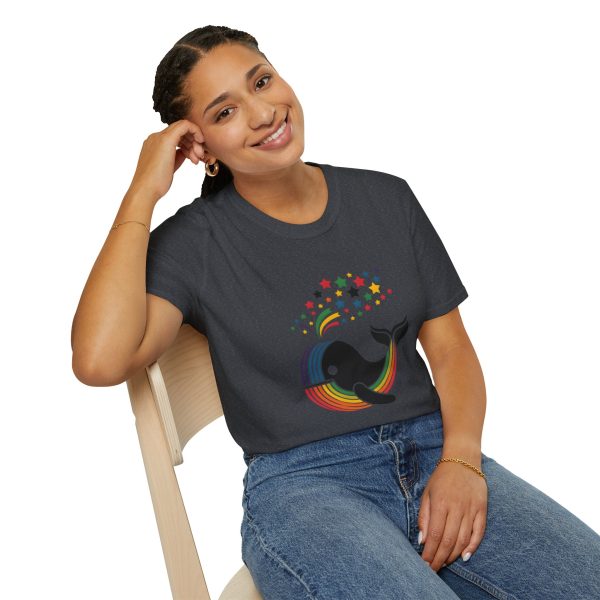 Tshirt LGBT+ baleine sautant hors d'un arc-en-ciel design magique et coloré pour célébrer la fierté et diversité LGBTQ+ shirt t-shirt - Image 10