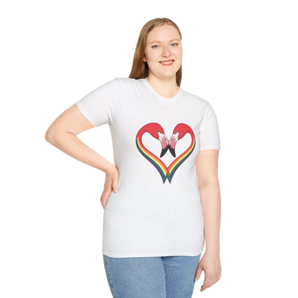 Tshirt LGBT+ flamants roses formant un coeur design symbolique pour célébration de l'amour et fierté LGBTQ+ et diversité shirt t-shirt - Image 17