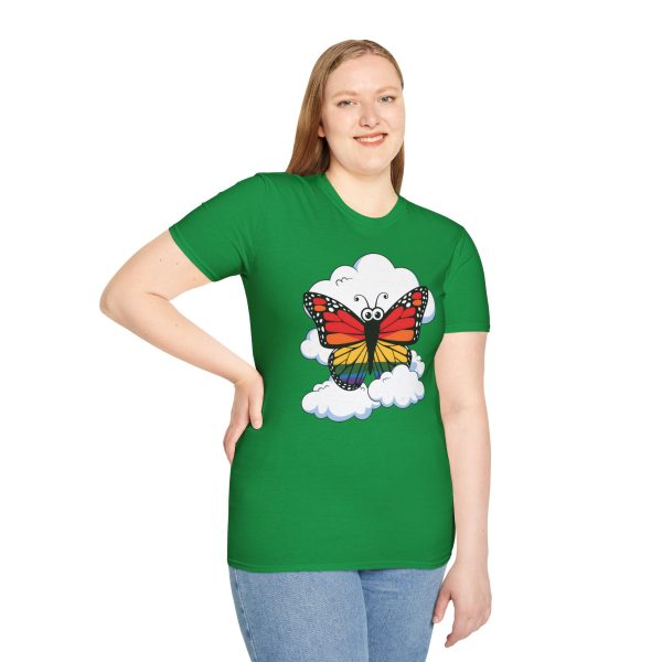 Tshirt Drapeau LGBT papillon assis sur un nuage dans le ciel design poétique et coloré pour sensibilisation et fierté LGBTQ+ shirt t-shirt - Image 89