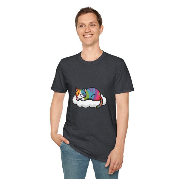 Tshirt LGBTQ+ chat allongé sur un nuage design mignon et apaisant pour célébrer l'amour et la diversité dans la communauté LGBTQ+ t-shirt - Image 7