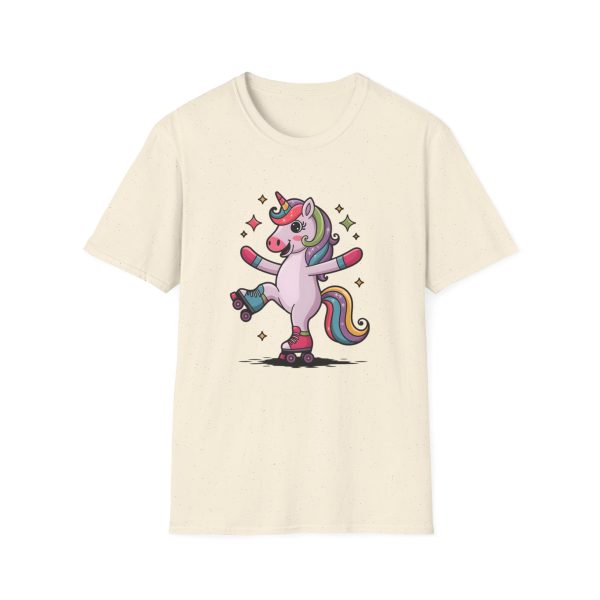 Tshirt LGBTQ+ licorne en skateboard sur fond noir design cool et coloré pour soutien à la fierté et diversité de la communauté LGBT+ t-shirt - Image 37