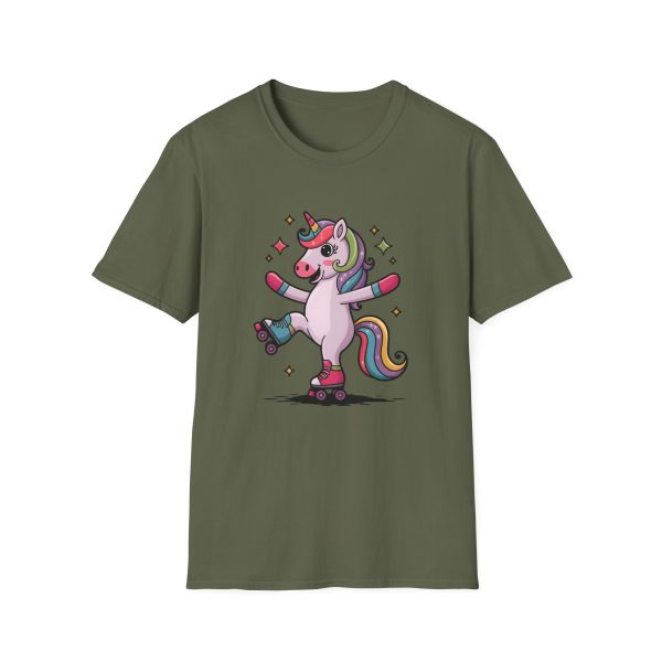 Tshirt LGBTQ+ licorne en skateboard sur fond noir design cool et coloré pour soutien à la fierté et diversité de la communauté LGBT+ t-shirt - Image 61