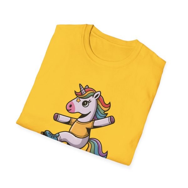 Tshirt Drapeau LGBT licorne sur un skateboard sur fond noir design amusant et coloré pour célébrer la diversité et la fierté LGBTQ+ t-shirt - Image 52