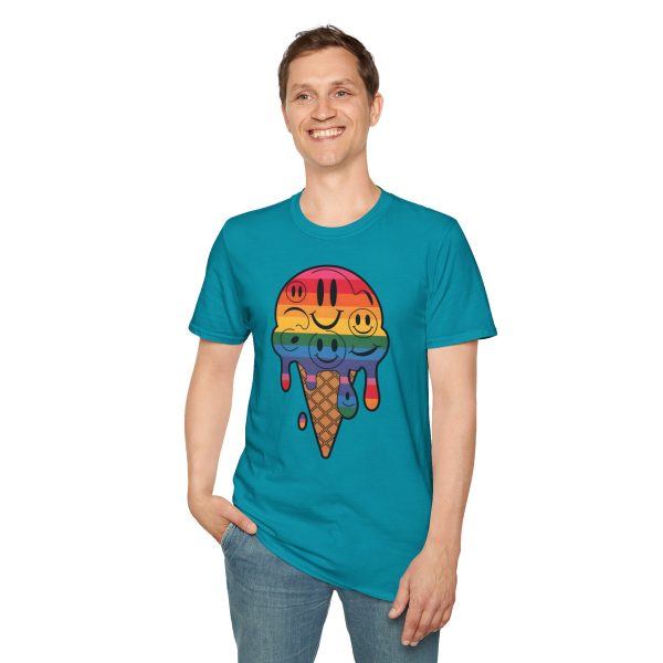 Tshirt LGBT+ cônes de glace avec visages souriants design amusant et mignon pour sensibilisation à la diversité et inclusion LGBTQ+ t-shirt - Image 103