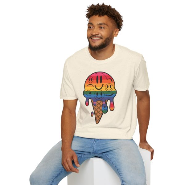 Tshirt LGBT+ cônes de glace avec visages souriants design amusant et mignon pour sensibilisation à la diversité et inclusion LGBTQ+ t-shirt - Image 48