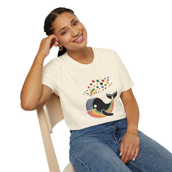 Tshirt LGBT+ baleine sautant hors d'un arc-en-ciel design magique et coloré pour célébrer la fierté et diversité LGBTQ+ shirt t-shirt - Image 46