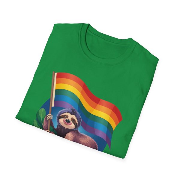 Tshirt Drapeau LGBT paresseux tenant un drapeau arc-en-ciel design amusant et mignon pour sensibilisation et inclusion LGBTQ+ shirt t-shirt - Image 88