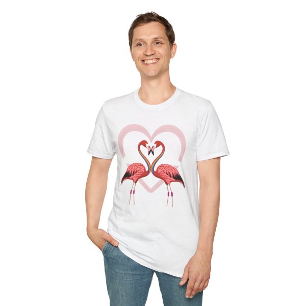 Tshirt LGBTQ+ flamants roses formant un coeur design symbolique et symbolique pour célébrer l'amour et la diversité LGBTQ+ shirt t-shirt - Image 19