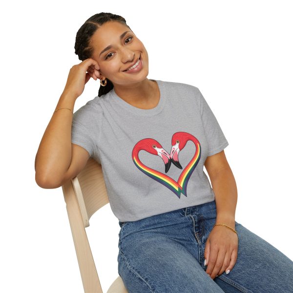 Tshirt LGBT+ flamants roses formant un coeur design symbolique pour célébration de l'amour et fierté LGBTQ+ et diversité shirt t-shirt - Image 34