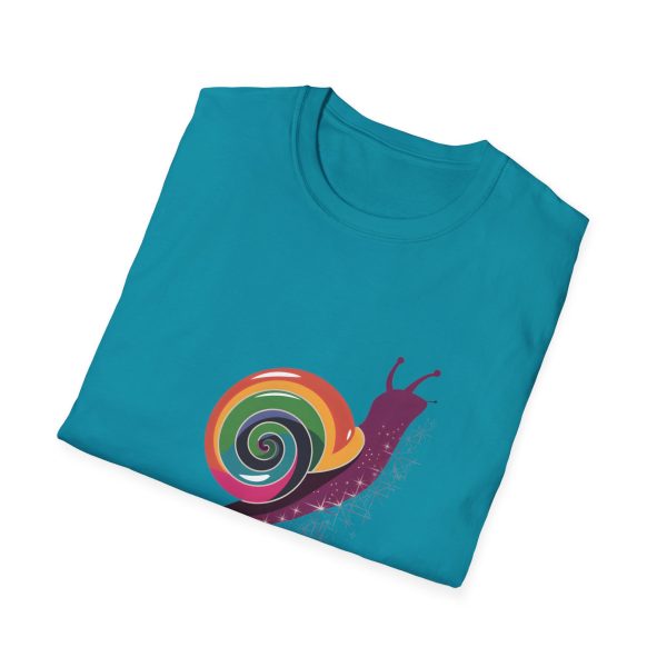 Tshirt Drapeau LGBT escargot assis sur un flocon de neige design mignon et coloré pour sensibilisation à la diversité LGBTQ+ shirt t-shirt - Image 100