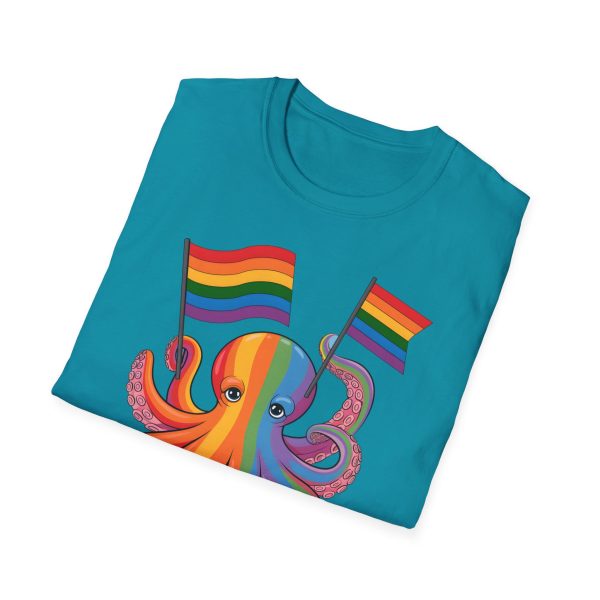 Tshirt LGBTQ+ pieuvre tenant un drapeau arc-en-ciel sur un rocher design vibrant et stylé pour sensibilisation et inclusion LGBTQ+ t-shirt - Image 100