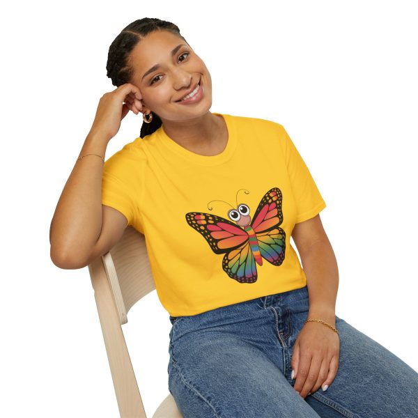 Tshirt LGBTQ+ papillon coloré avec grands yeux sur fond noir design vibrant et amusant pour célébrer la diversité LGBTQ+ shirt t-shirt - Image 58