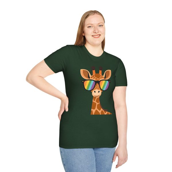 Tshirt LGBT+ girafe avec lunettes de soleil et rayure arc-en-ciel design humoristique et stylé pour fierté et soutien LGBTQ+ shirt t-shirt - Image 77